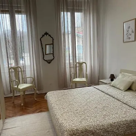 Great Flat Sleeps 6 In Center アパート プーラ