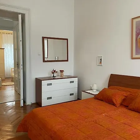 Great Flat Sleeps 6 In Center アパート